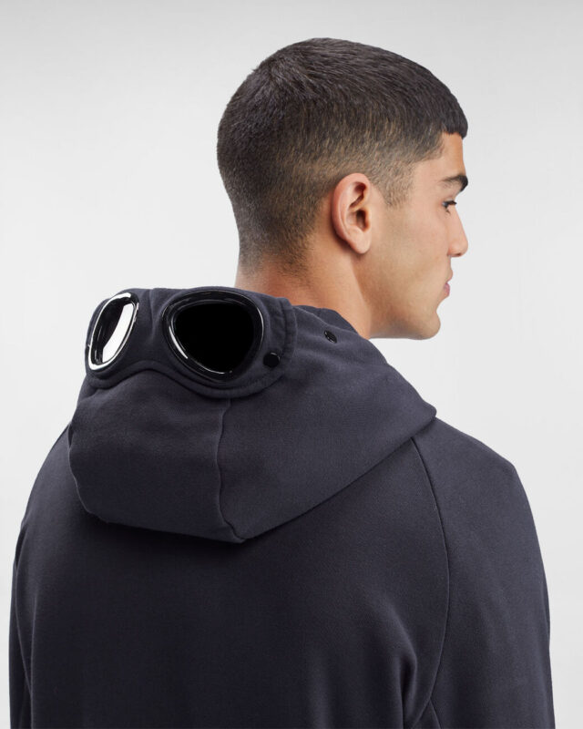 Mala slika- duks sa naočarima na kapuljači