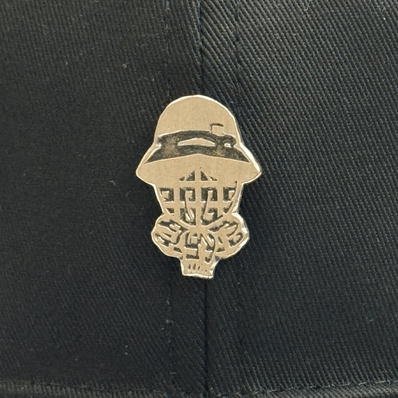 Kežual Metal kačket crni